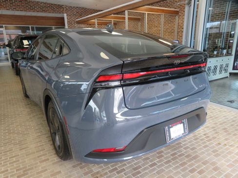 Used 2025 Toyota Prius LE image 6