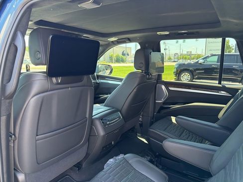 Used 2025 Cadillac Escalade Sport Platinum AWD/4WD image 10