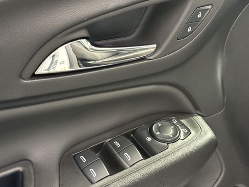 Used 2024 Chevrolet Equinox LT FWD image 16