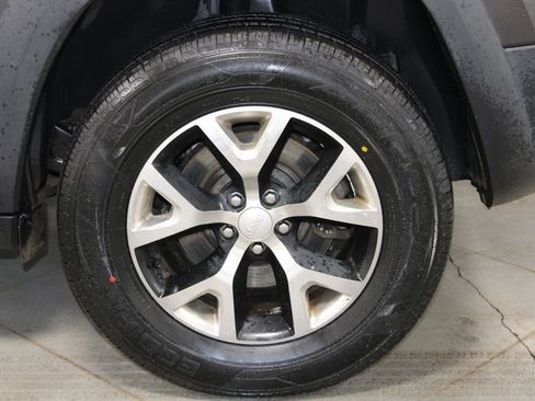 Used 2017 Jeep Cherokee Trailhawk w/ Comfort/Convenience Group image 16