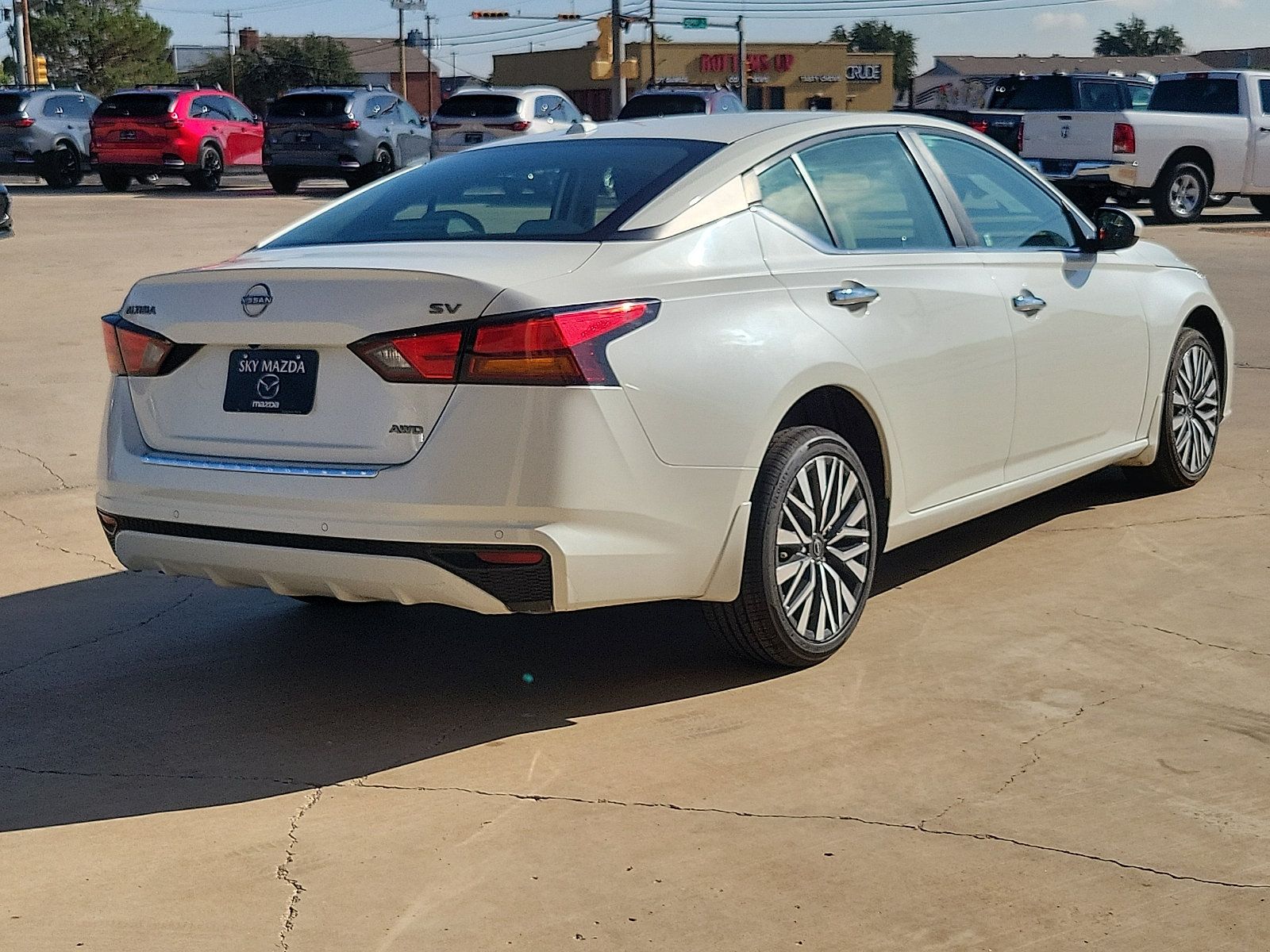 Used 2023 Nissan Altima 2.5 SV AWD/4WD image 7