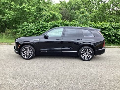 New 2026 Cadillac Vistiq Sport w/ LPO, Premium Carpet Package image 4