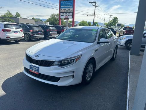 Used 2018 Kia Optima LX FWD image 2