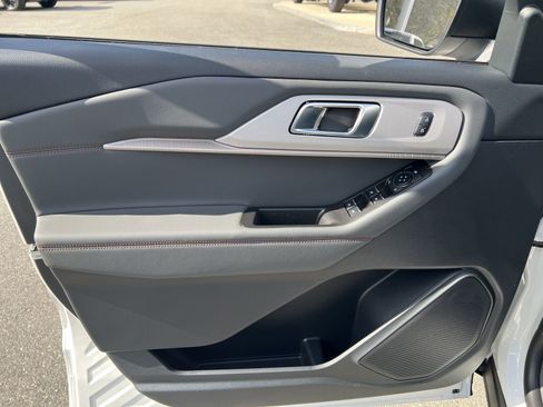 New 2025 Ford Explorer Active w/ Active Comfort Package image 18