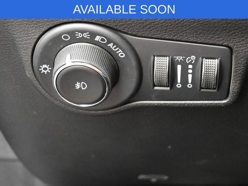 Used 2023 Jeep Compass Latitude image 14