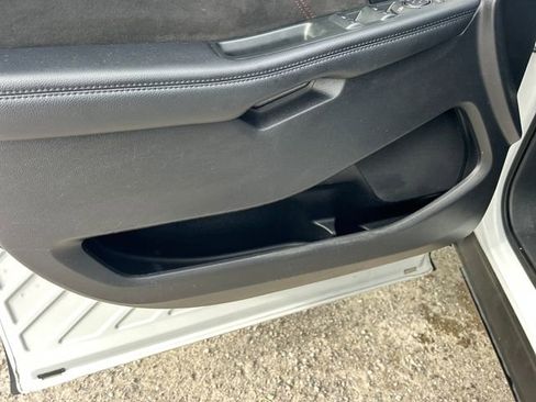 Used 2018 Ford Explorer XLT w/ Equipment Group 202A image 33