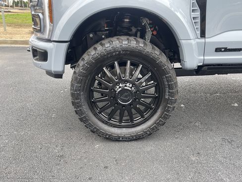 Used 2026 Ford F450 Platinum w/ FX4 Off-Road Package image 32