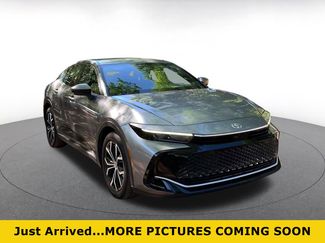 Used 2025 Toyota Crown XLE video 1