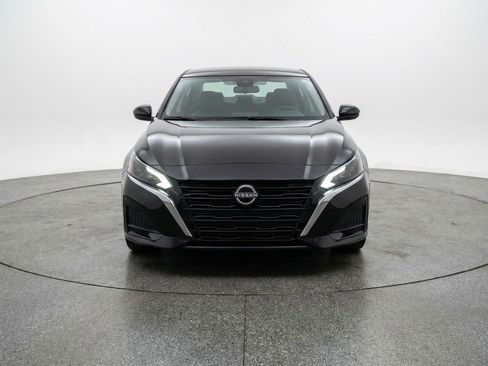 Used 2025 Nissan Altima 2.5 SV image 2