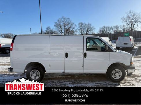 Used 2017 Chevrolet Express 3500 image 11