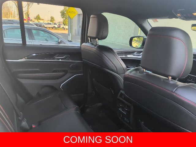 Used 2022 Jeep Grand Cherokee Trailhawk AWD/4WD image 9