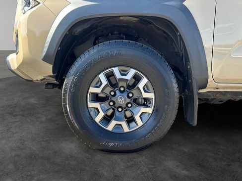 Used 2016 Toyota Tacoma TRD Off-Road AWD/4WD image 5