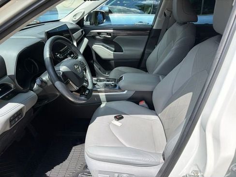 Used 2020 Toyota Highlander Platinum AWD/4WD image 9