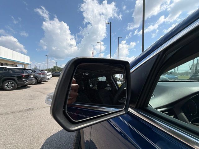 Used 2023 GMC Acadia SLE w/ Driver Convenience Package FWD image 17