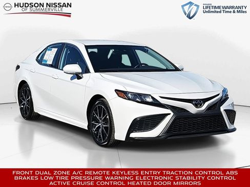 Used 2024 Toyota Camry SE image 1