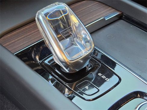 Used 2022 Volvo XC60 B5 Inscription image 32