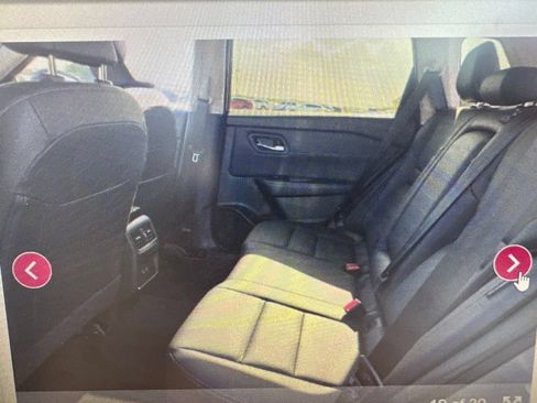 Used 2025 Nissan Rogue SL AWD/4WD image 6