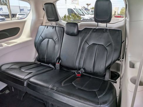 Used 2024 Chrysler Pacifica Touring-L FWD image 26