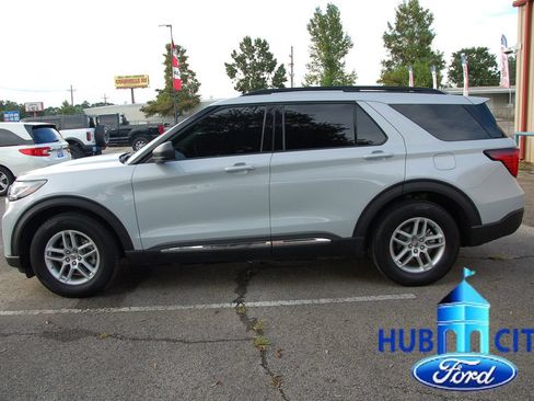 Used 2025 Ford Explorer Active w/ Active Comfort Package RWD image 2