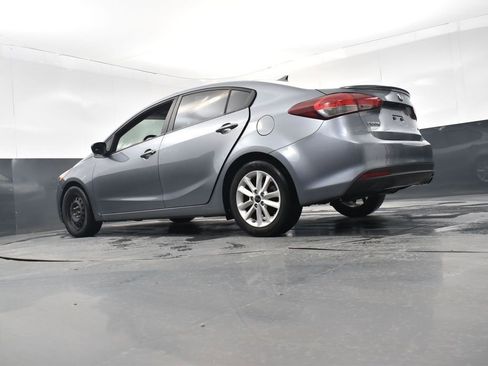 Used 2017 Kia Forte S image 25