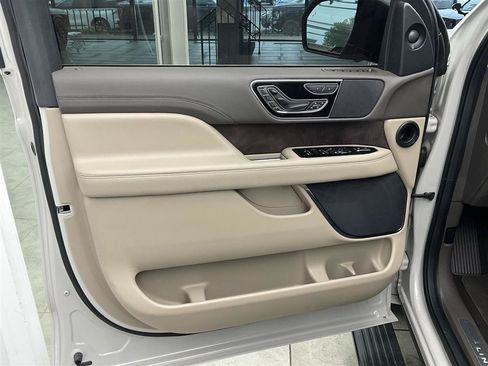 Used 2023 Lincoln Navigator Reserve AWD/4WD image 9