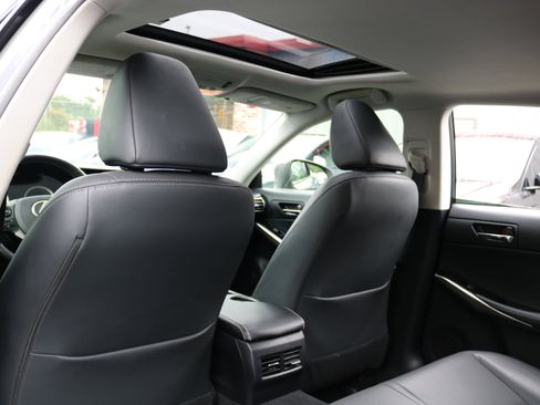 Used 2016 Lexus IS 200t image 36