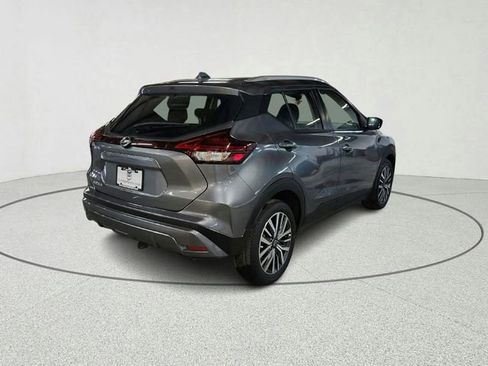 Used 2023 Nissan Kicks SV image 3