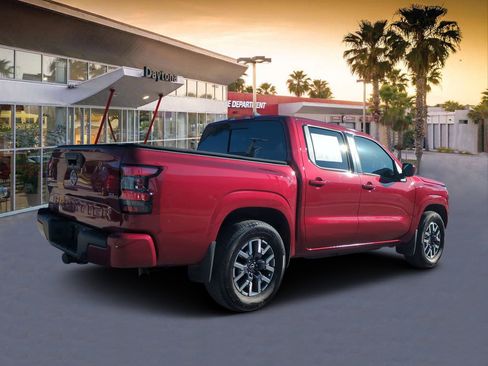 Used 2024 Nissan Frontier SL image 3