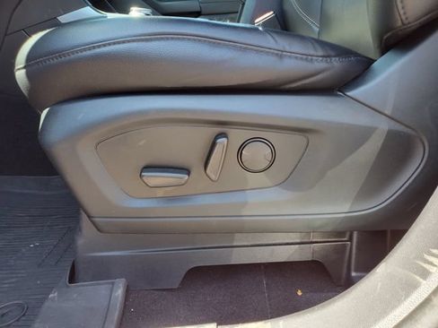 Used 2020 Ford Explorer XLT w/ Equipment Group 202A AWD/4WD image 5