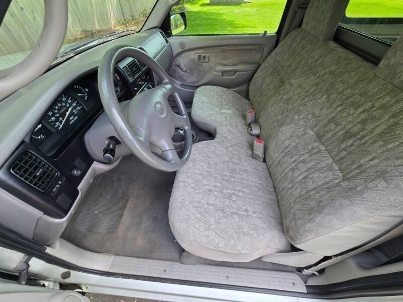 Used 2002 Toyota Tacoma 2WD Regular Cab w/ Enhancement Pkg image 2