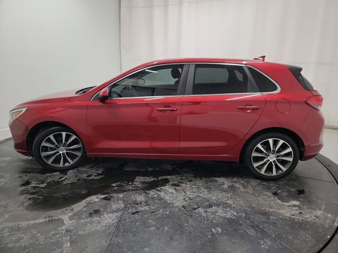 Used 2018 Hyundai Elantra GT image 4