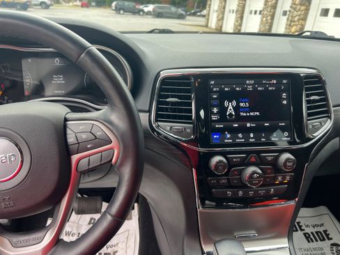 Used 2022 Jeep Grand Cherokee Laredo E w/ Security & Convenience Group image 14