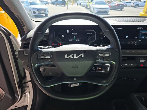 Used 2024 Kia EV9 Light Long Range RWD image 9