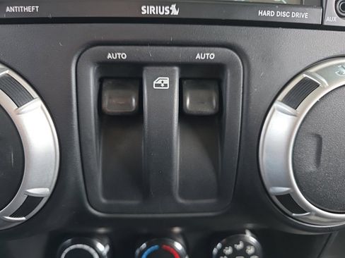 Used 2012 Jeep Wrangler Sahara w/ Dual Top Group image 27