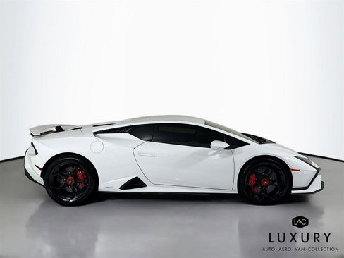 Used 2024 Lamborghini Huracan Tecnica image 5