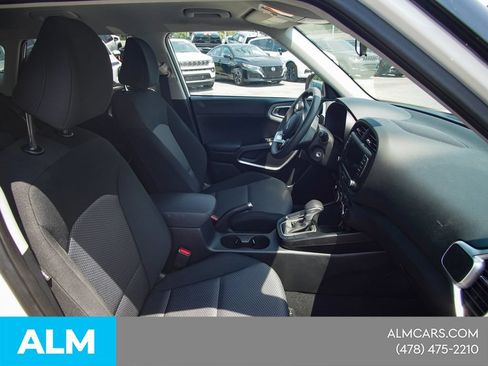 Used 2025 Kia Soul LX w/ LX Technology Package FWD image 16