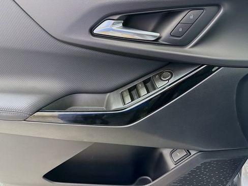 New 2026 Chevrolet Equinox LT w/ Convenience Package II FWD image 18