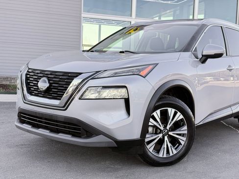 Used 2022 Nissan Rogue SV w/ SV Premium Package FWD image 4