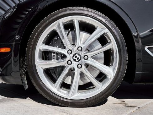 Used 2022 Bentley Continental GT image 3