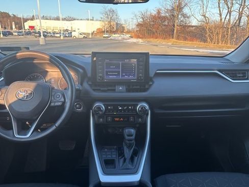 Used 2021 Toyota RAV4 XLE image 28