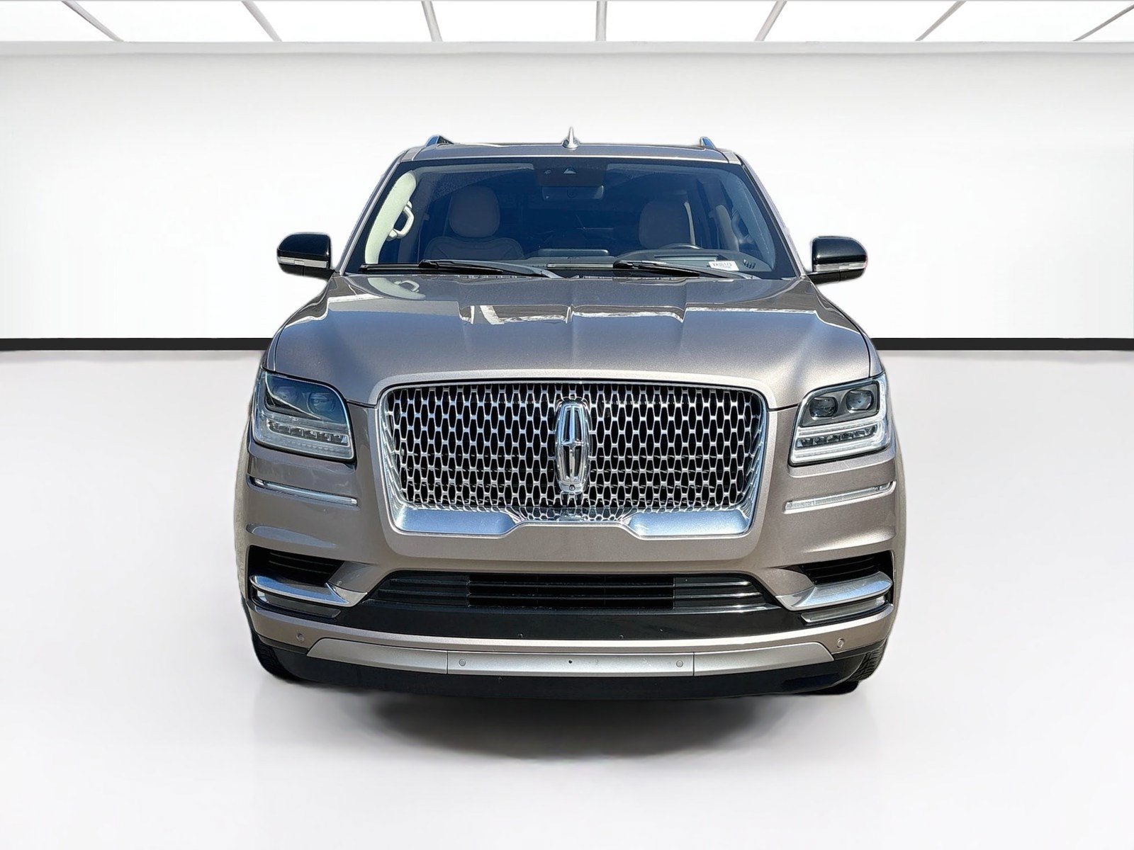 Used 2018 Lincoln Navigator Select w/ Technology Package RWD image 2