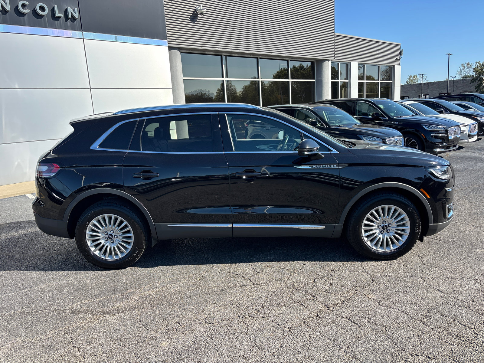 Used 2019 Lincoln Nautilus Premier AWD/4WD image 8