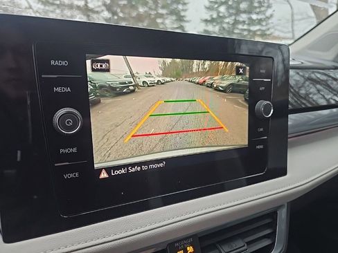 New 2025 Volkswagen Taos SEL image 9