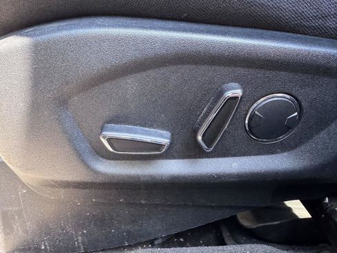 Used 2018 Ford Explorer XLT w/ Equipment Group 201A AWD/4WD image 13