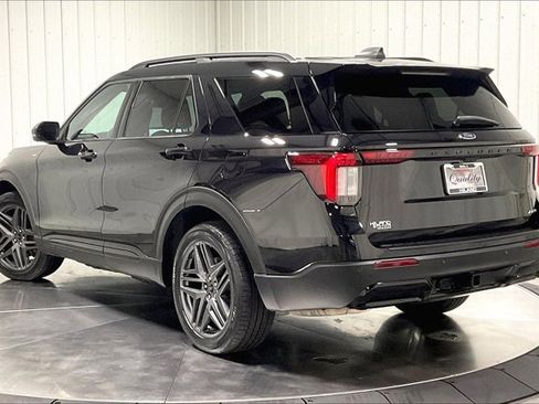 Used 2025 Ford Explorer ST-Line w/ ST-Line Street Pack AWD/4WD image 12