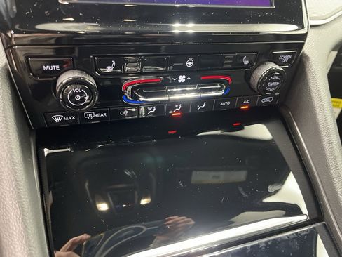 New 2025 Jeep Grand Cherokee Altitude image 16