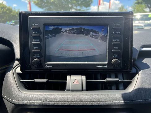 Used 2021 Toyota RAV4 LE AWD/4WD image 18