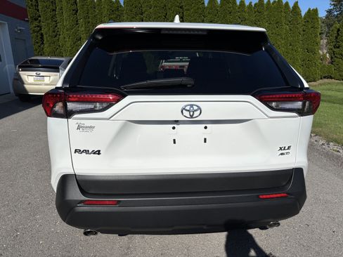 Used 2025 Toyota RAV4 XLE w/ Convenience Package AWD/4WD image 4