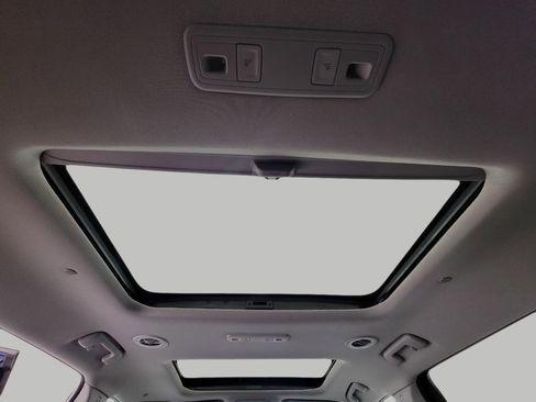 Used 2023 GMC Acadia SLT w/ Elevation Edition image 27