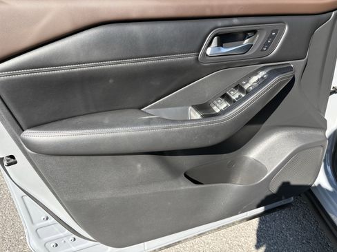 Used 2022 Nissan Rogue SL w/ SL Premium Package image 15